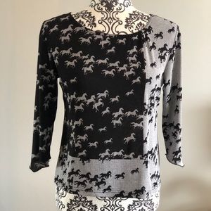 Blouse with 3/4 length sleeves and  horse design